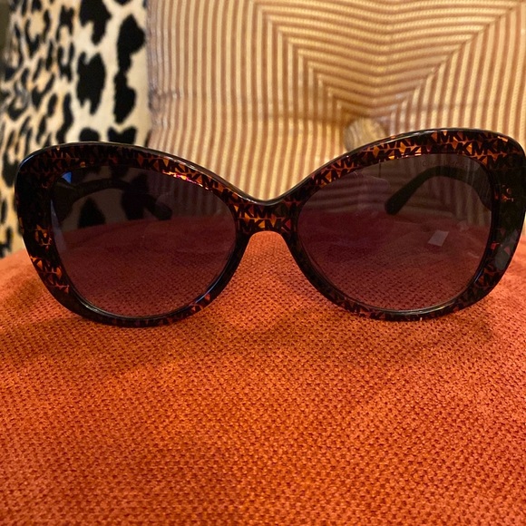 Michael Kors black lens/tortoise frame sunglasses. - Picture 2 of 7